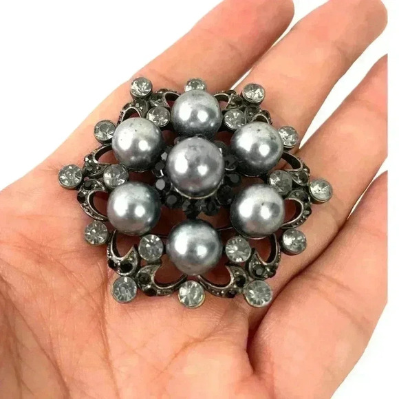 Antique Silver Cluster Faux Pearl Brooch Pin Rhinestone 5CM - Picture 3 of 11